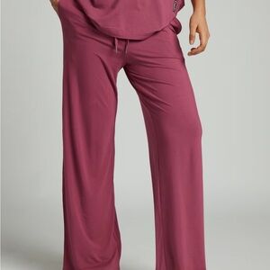 Comfrt Cloud Lounge Bundle (Berry) NWT